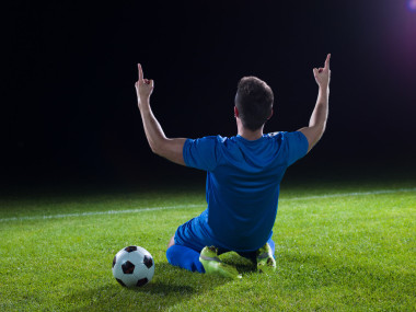 足球運(yùn)動(dòng)員