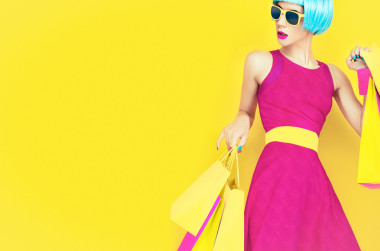 購(gòu)物瘋狂的女孩