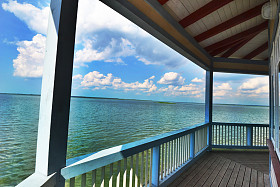 从木制露台海景房照片