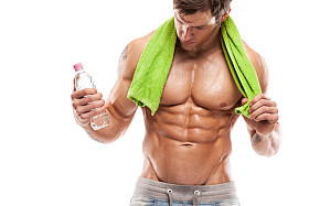 强健壮的男人健身模型躯干显示六块腹肌. 