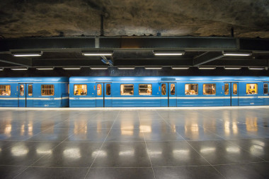 火車停在 fridhemsplan 地鐵站，斯德哥爾摩 （瑞典)