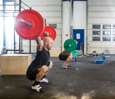 男運(yùn)動(dòng)員中的交叉健身框圖片