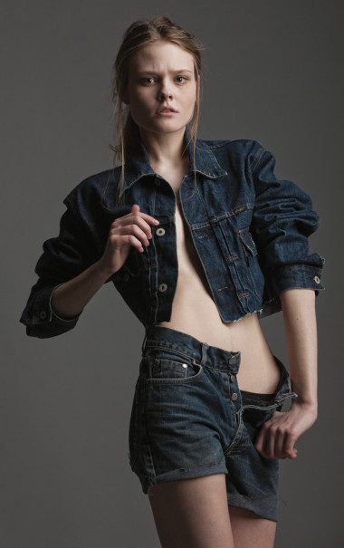 一張漂亮的女孩的照片