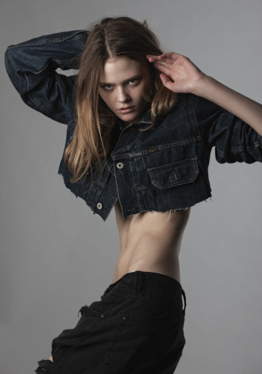 一张漂亮的女孩的照片