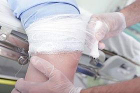 包扎的受伤的膝盖