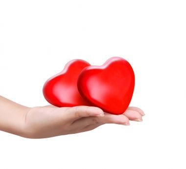 紅色的心，在女人手圖片