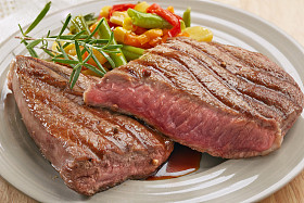 烤的牛肉牛排