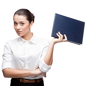 面带笑容的女商人书图片