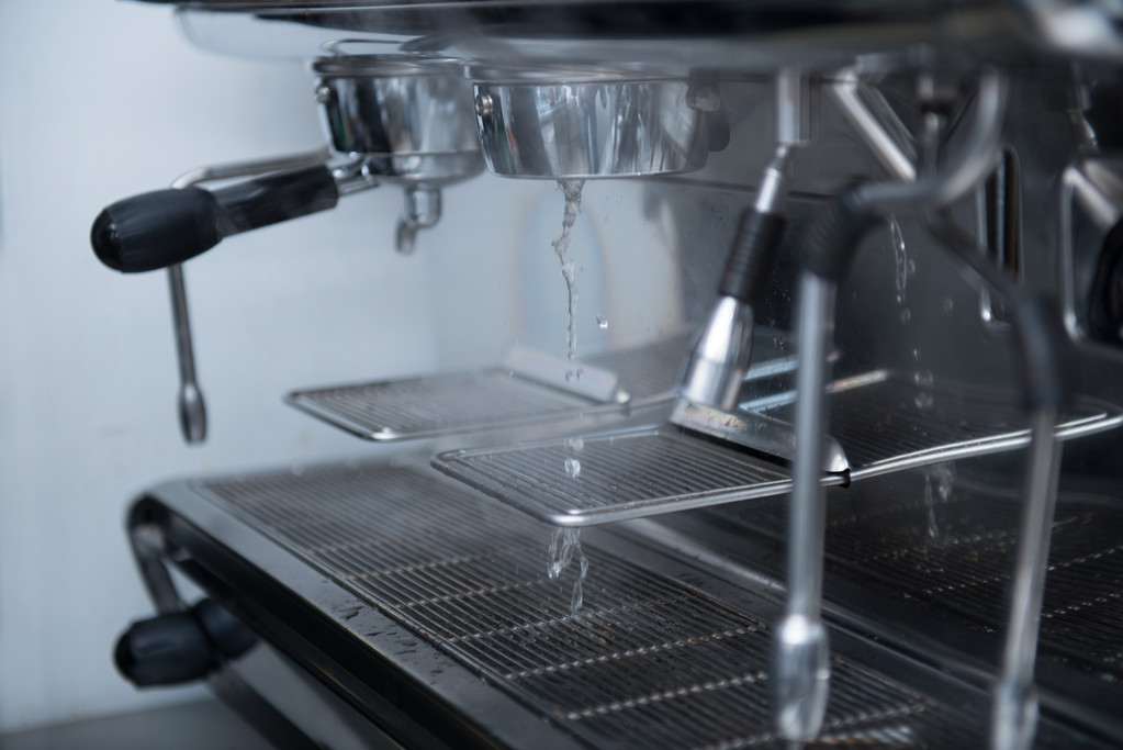 咖啡师和咖啡机 咖啡师和咖啡机