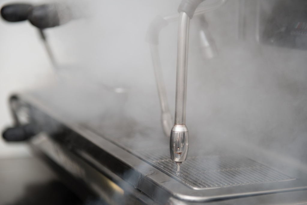 咖啡师和咖啡机照片 咖啡师和咖啡机照片