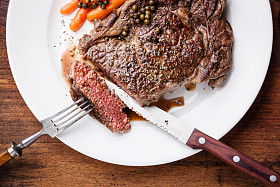 烤的牛肉牛排