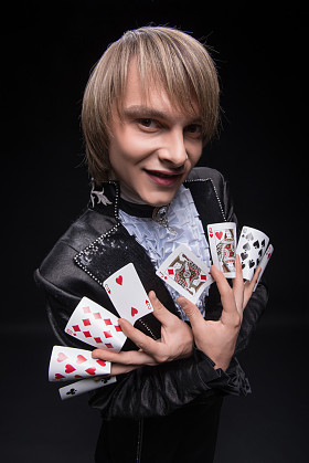 完善掌握的魔术师图片