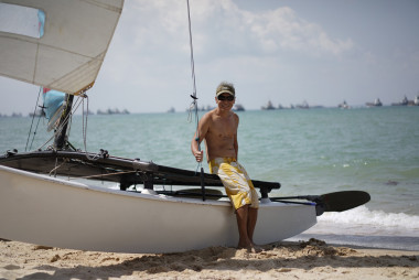 亞洲戶外水上運(yùn)動(dòng)在他 60 歲退休