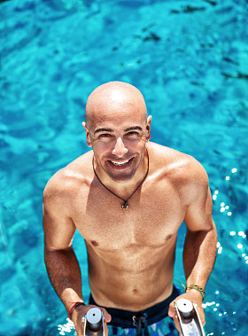 运动性英俊的男人