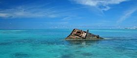 在热带海域沉船