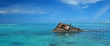 在熱帶海域沉船