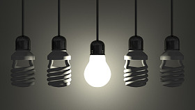 发光钨灯泡挂在