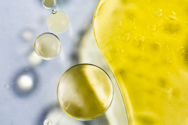 油、 水和油不朱的抽象、 多彩組成