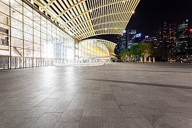 照明的城市建筑外观照片
