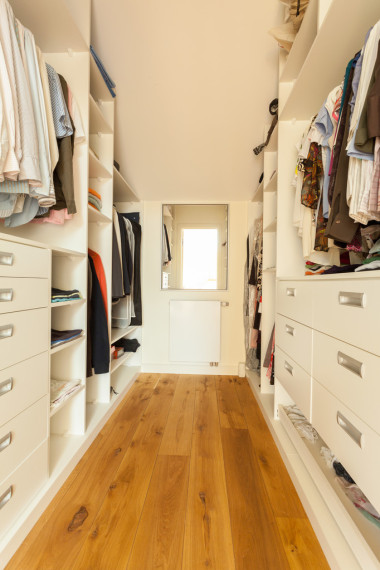 明亮寬敞的衣柜