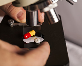 科学实验室研究新药的安全图片