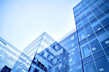 在晚上的現(xiàn)代商務(wù)中心