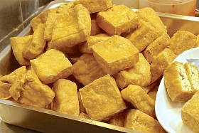 在夜市小吃臭豆腐-非常有名图片