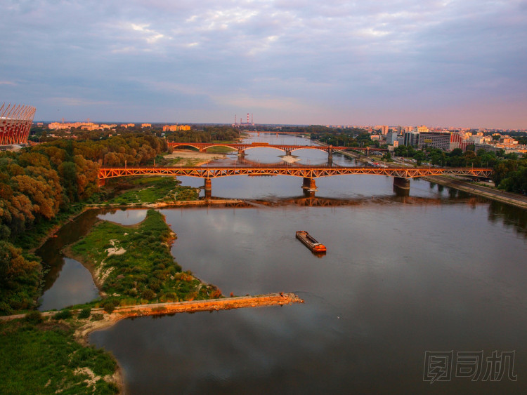 在華沙維斯瓦河上的橋