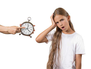 孩子们上床睡觉的时间.照片