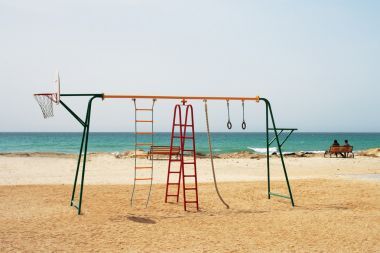 在海邊的兒童游樂場