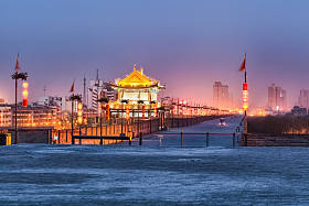 在黄昏中的西安图片