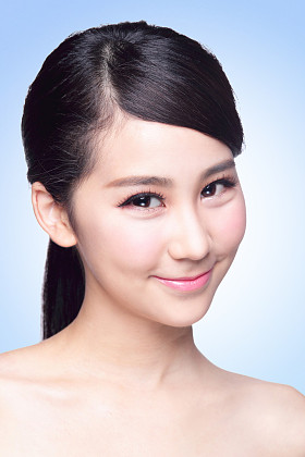 美丽的皮肤护理的女人的脸