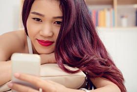 亚洲十几岁的女孩图片