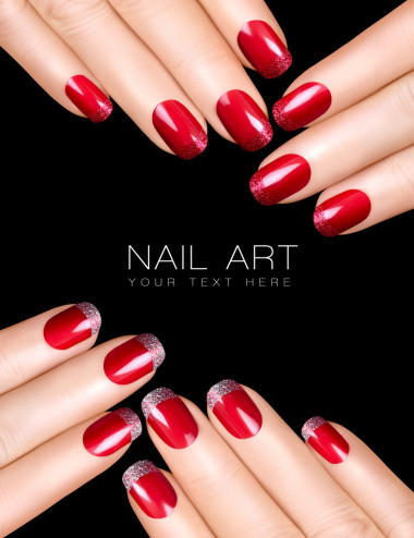 美甲。豪華的指甲油。指甲貼