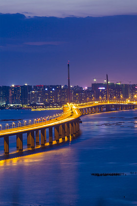 现代大桥夜景 