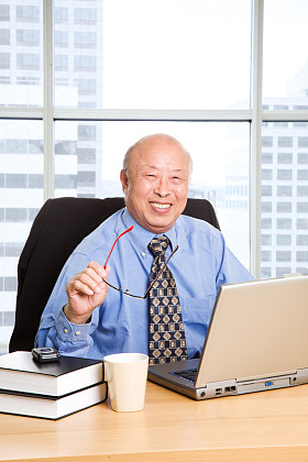 工作高级亚洲商人照片