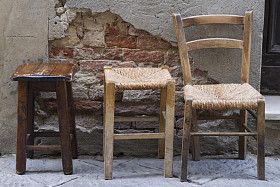 在街上的椅子图片