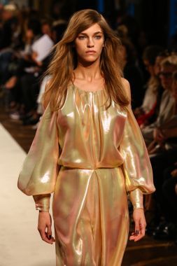 模型走跑道在發(fā)電機(jī)的放映過程中