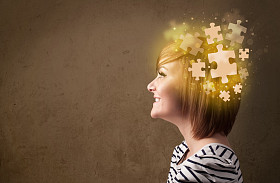 年轻人以发光的拼图心态的思考