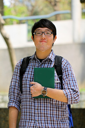 亚洲大学生男孩