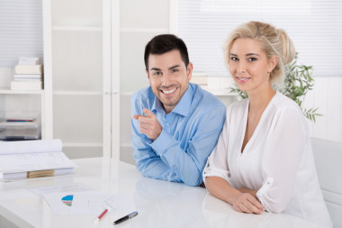 快乐的青年学者进行训练和调整为新的 j