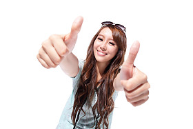 女人出现的拇指