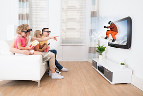 看 3d 电视的年轻家庭