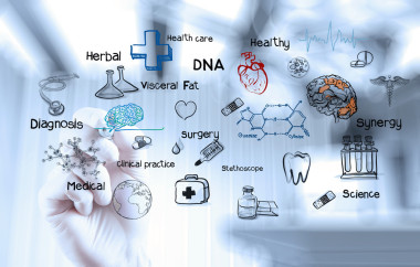 醫(yī)生手工作與現(xiàn)代計(jì)算機(jī)接口作為醫(yī)療公司