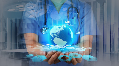 二次曝光的智能醫(yī)療醫(yī)生抱著與 o 世