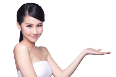 女人手上介紹的東西照片