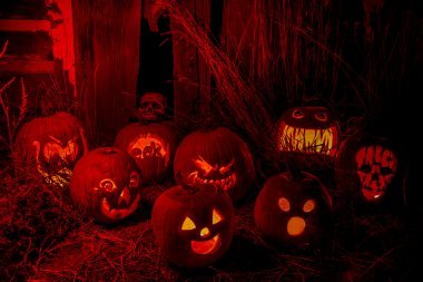 蜡烛点燃的万圣节南瓜图片