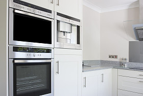 现代厨房不锈钢烤箱图片