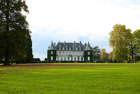 美丽的城堡和公园照片