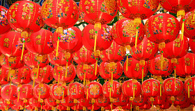 在中国农历新年春节期间红灯